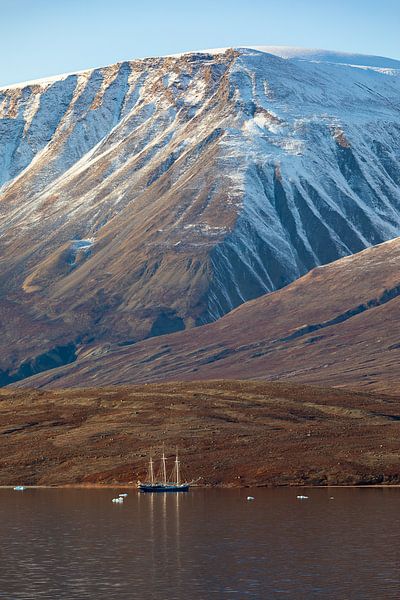 Sailing through Greenland by Frits Hendriks