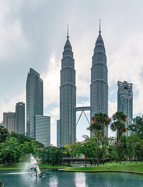 Tours jumelles Petronas à Kuala Lumpur. par Jaap van den Berg