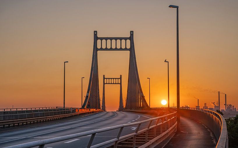 Krefeld-Uerdinger Brücke, Niederrhein, Nordrhein-Westfalen, Deutschland von Alexander Ludwig