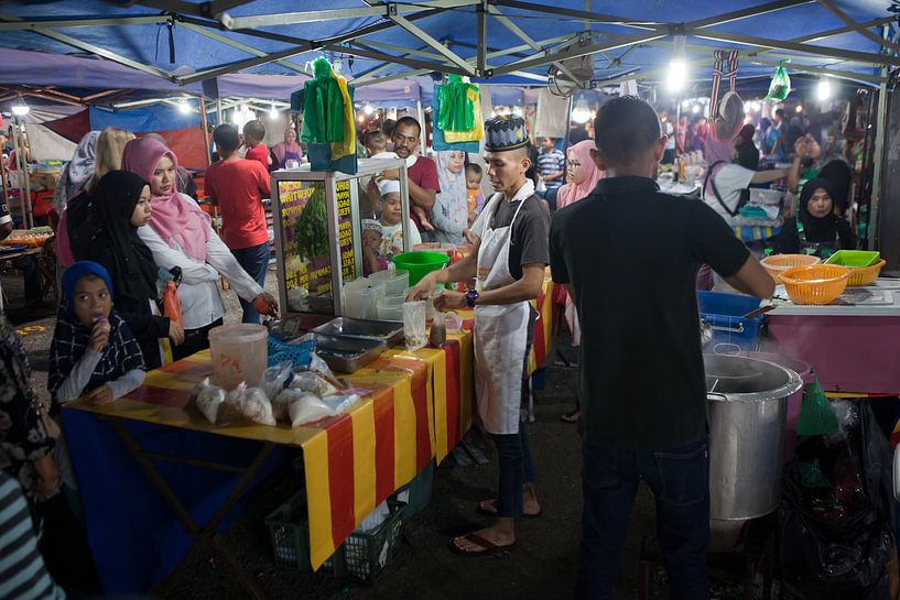 Nachtmarkt in Kuala Dungun (Malaysia) von t.ART