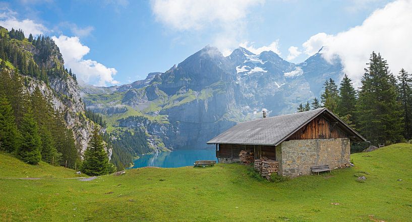 Hütte am Oeschinensee, Berner Oberland von SusaZoom