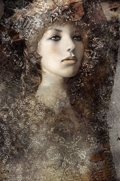 Romantische Frau mit Kleidertapete von Marijke de Leeuw - Gabriëlse