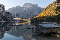 Cabine au bord du lac- Lago di Braies, Dolomites, Italie