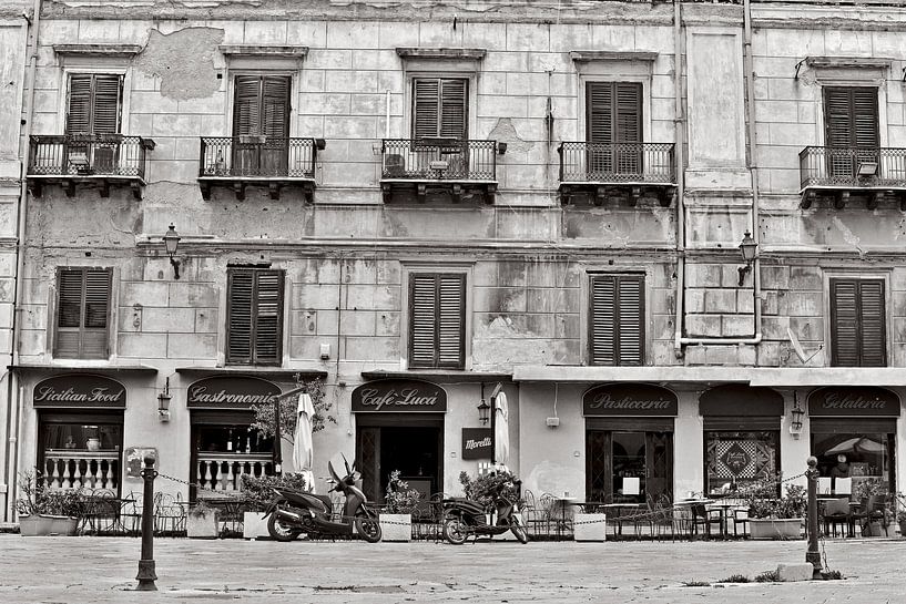 Altes Kaffee-Haus im Barockstil in Palermo von Silva Wischeropp