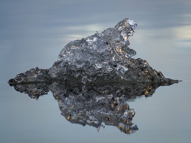 Floating ice by Roelof Nijholt