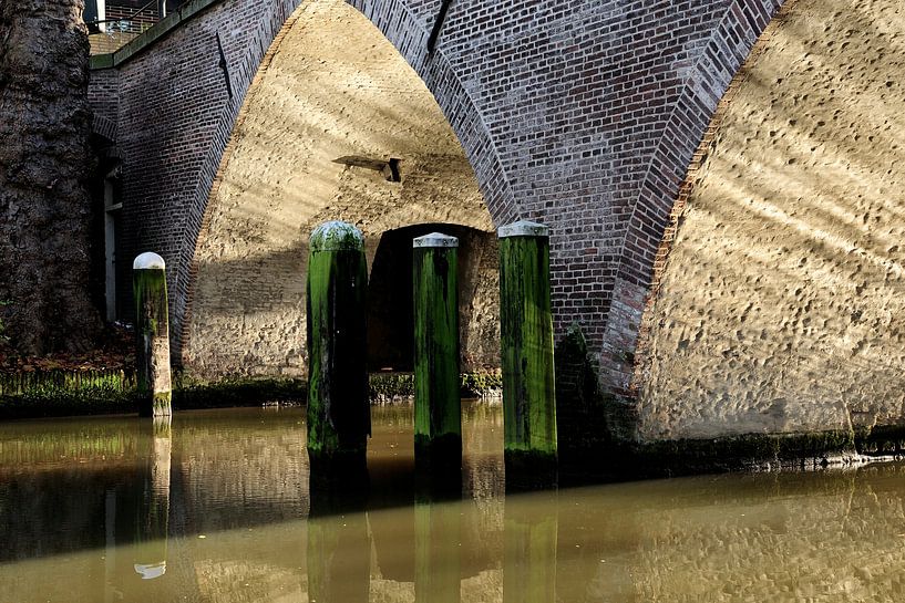 Verwaiste Brücke über die Oudegracht in Utrecht von In Utrecht