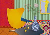 Frau in gelbem Eiersessel