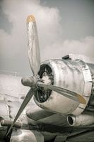 Ancien avion vintage proche du moteur propulseur