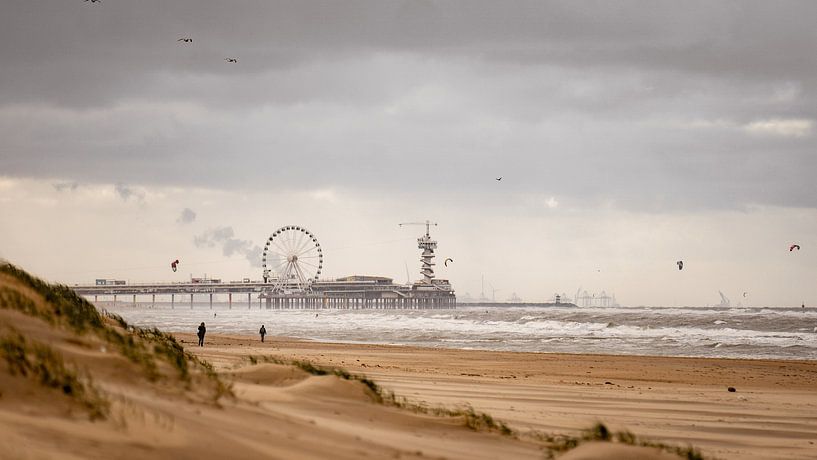 The pier of Scheveningen by Michael Fousert