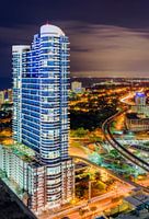 Infinity Brickell bei Nacht