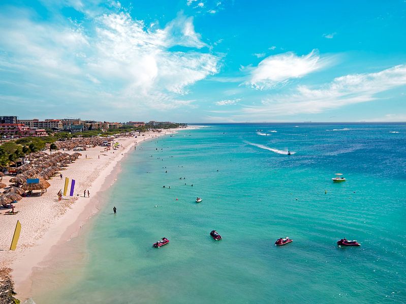 Luftaufnahme des Eagle Beach auf Aruba in der Karibik von Eye on You