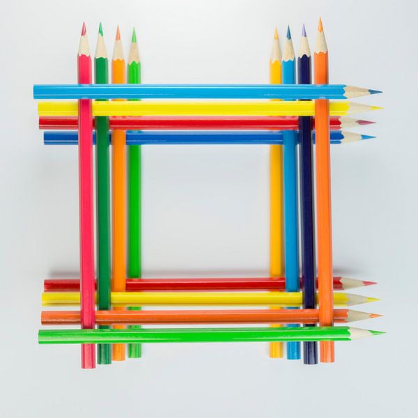 Houten gekleurde potloden als achtergrond foto  by Tonko Oosterink