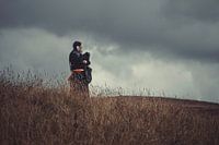 Tibetaanse vrouw aan de telefoon