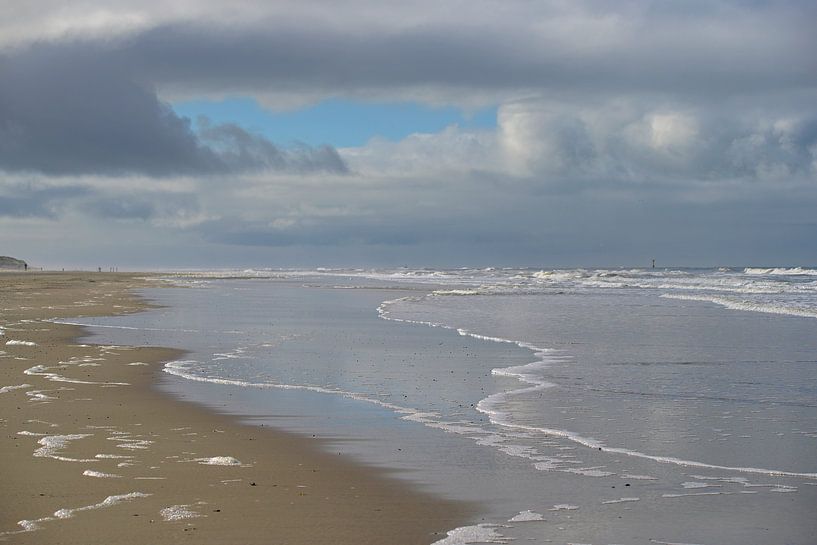 Lines on the beach by Barbara Brolsma