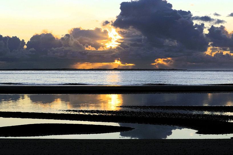 Sunset at sea (Ameland - NL wadden) by Hans van Mil