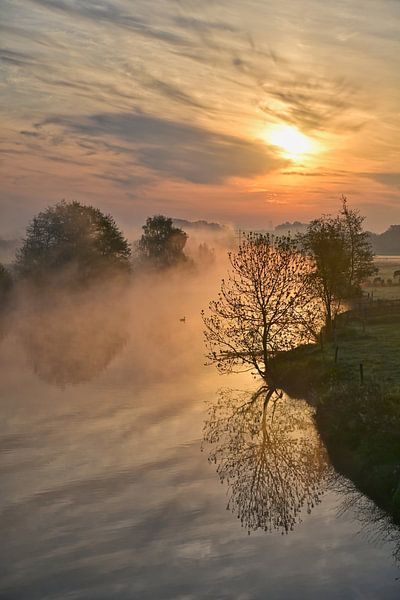 Nebel am Fluss bei Sonnenaufgang von Bernhard Kaiser