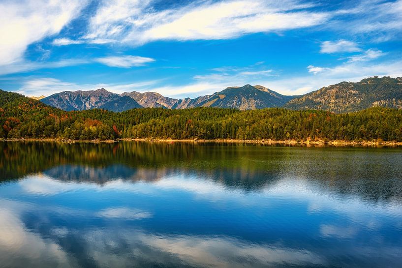 Le majestueux lac Eibsee avec une vue parfaite sur les montagnes par Photo Art Thomas Klee