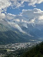 Chaîne de montagnes de Chamonix avec ses sommets enneigés