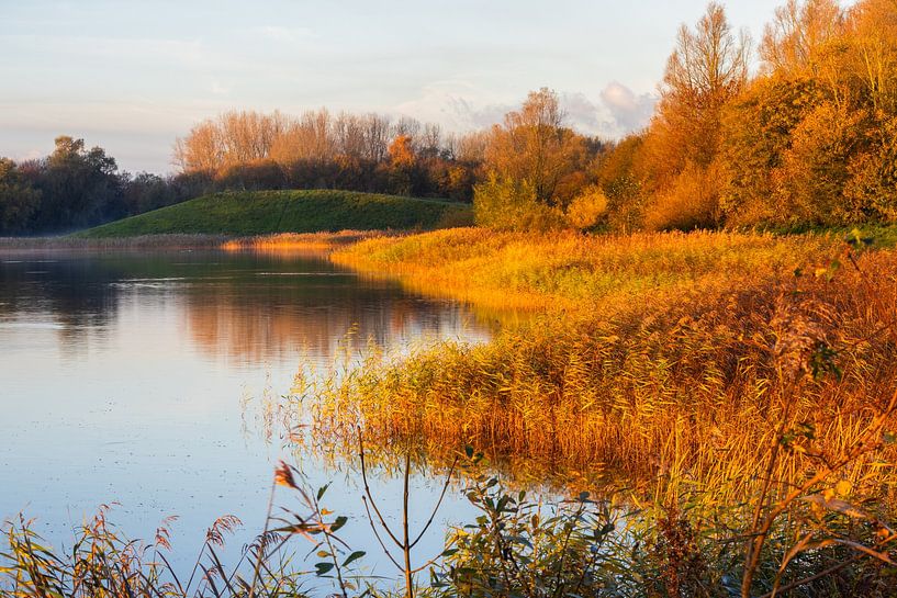 Autumn colours at the lake of Geestmerambacht recreation area by Bram Lubbers