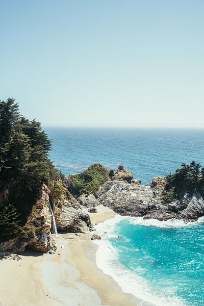 Mcwayy Falls Wasserfall in Big Sur von Patrycja Polechonska