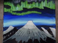 Polarlichter über den Bergen