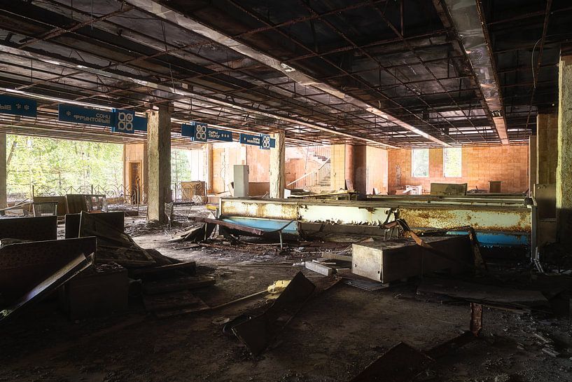 Abandoned Supermarket. by Roman Robroek - Photos of Abandoned Buildings