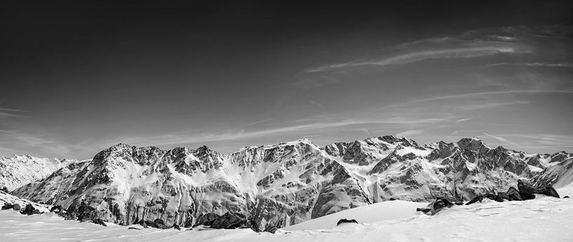 Verschneite Tiroler Alpen in Österreich an einem schönen Wintertag von Sjoerd van der Wal Fotografie