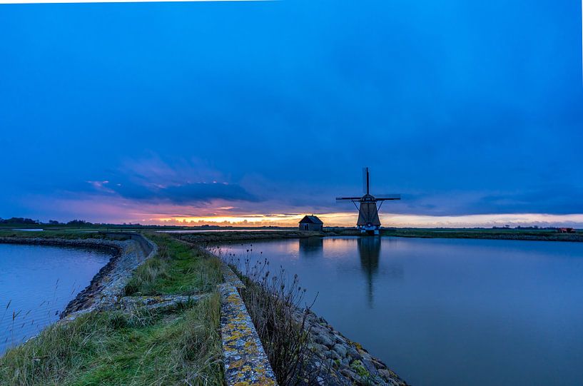 Mill Der Sonnenuntergang auf Nordtexel ist düster von Texel360Fotografie Richard Heerschap