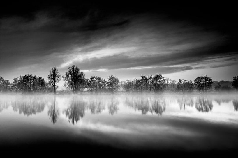Reflecting in B&amp;W van Ruud Peters