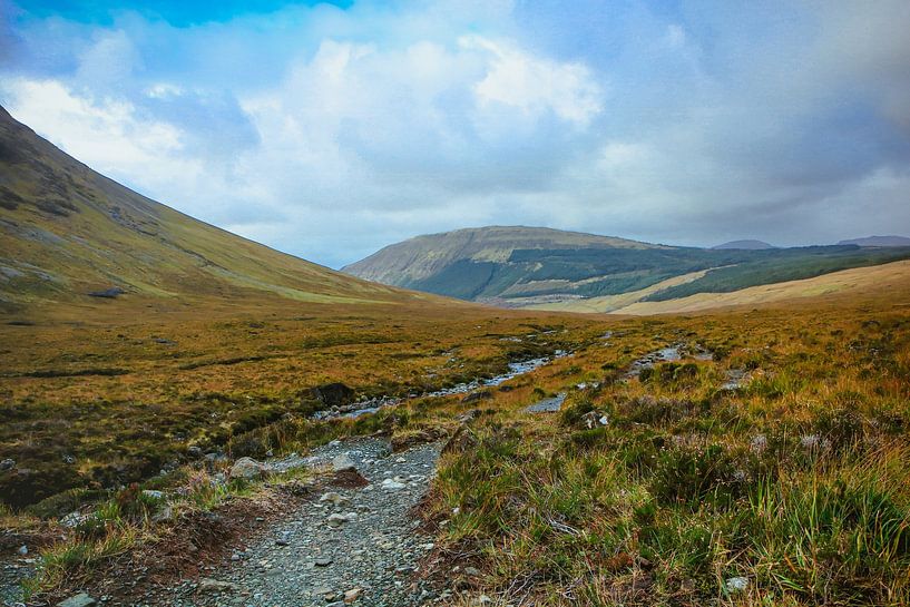 Die Highlands, das schottische Hochland, sind berühmt für ihre malerische Landschaft. Isle of Skye von Jakob Baranowski - Photography - Video - Photoshop