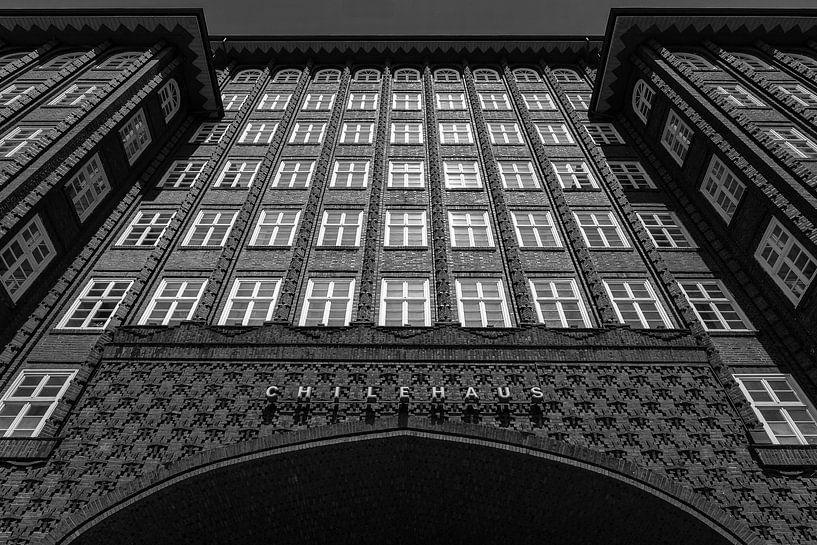 Chilehaus in Hamburg's Kontorviertel (Black and white by Sascha Reuen