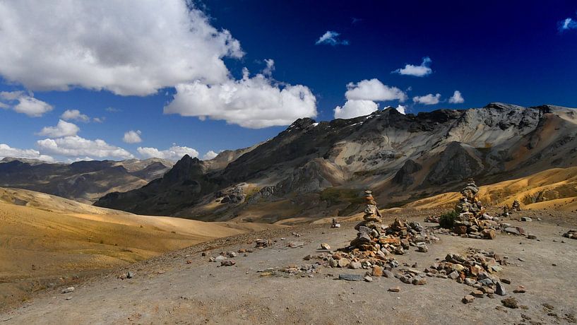 steen mannetjes en bergen. schilderachtig landschap par Eline Oostingh