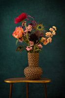 Schönes Stück mit künstlichen Blumen