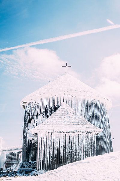 Kapelle im Schnee von Patrycja Polechonska