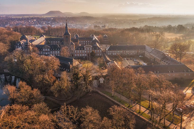 Drohnenaufnahme des Klosters Rolduc in Südlimburg von John Kreukniet