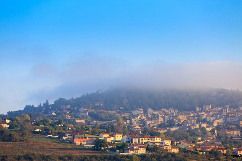 Frans dorp op een berghelling by Henk van den Brink