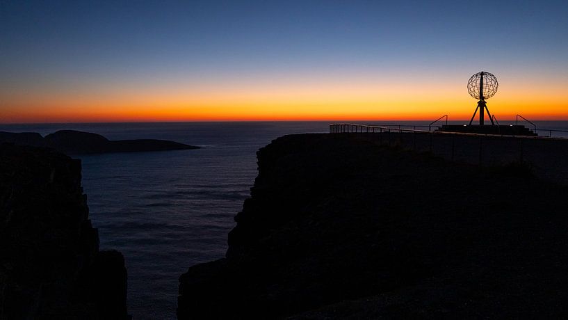 Sonnenuntergang am Nordkap in Norwegen. von Menno Schaefer