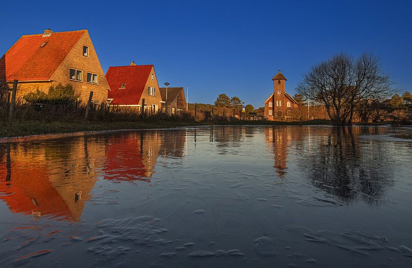 Kirche des Friedens in den Bergen am Wasser von peterheinspictures