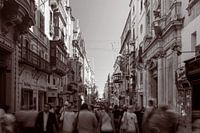 Republic Street mit einer bewegten Menschenmenge