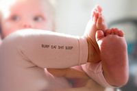 RÜLPSEN, SCHEIßE ESSEN, SCHLAFEN