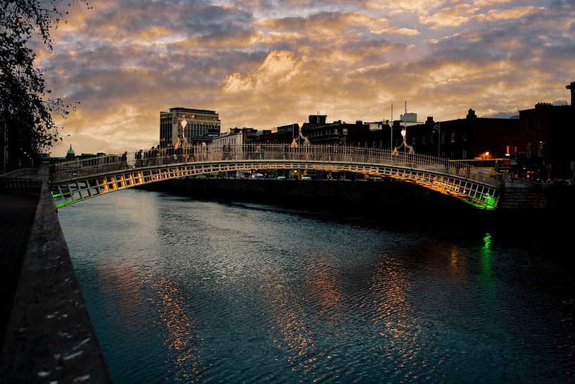 Ha'penny bridge in Dublin at sunset by Patricia Hofmeester