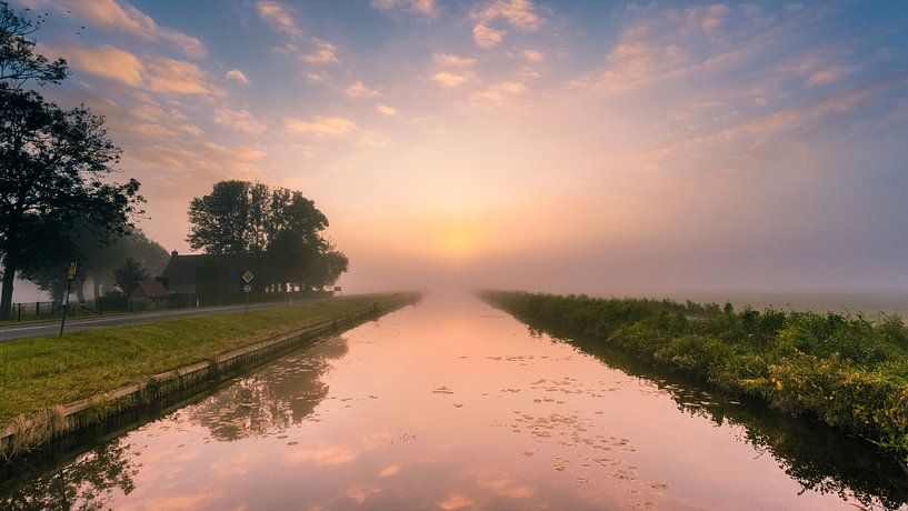 Sonnenaufgang über der Dedemsvaart. von Karel Pops