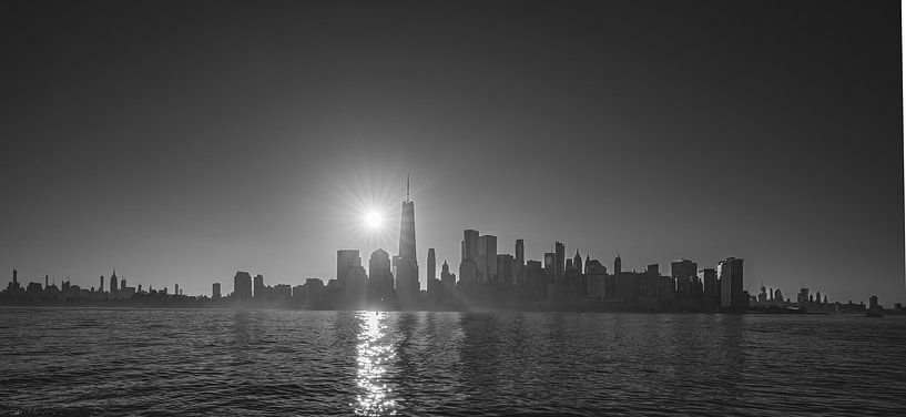Skyline von New York City bei Sonnenuntergang, Vereinigte Staaten von Amerika von Patrick Groß