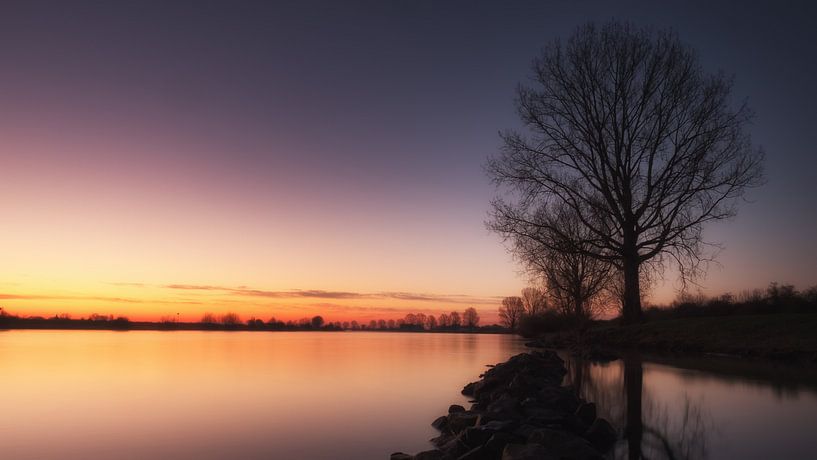 Waiting for the sun by Lex Schulte