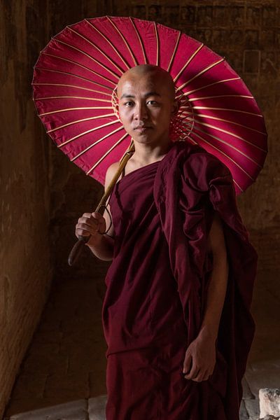 Junger Mönch in Bagan, Myanmar von Anges van der Logt