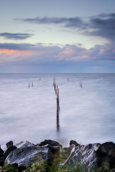 Verstummte Fischernetze bei Sonnenuntergang von Fotografiecor .nl