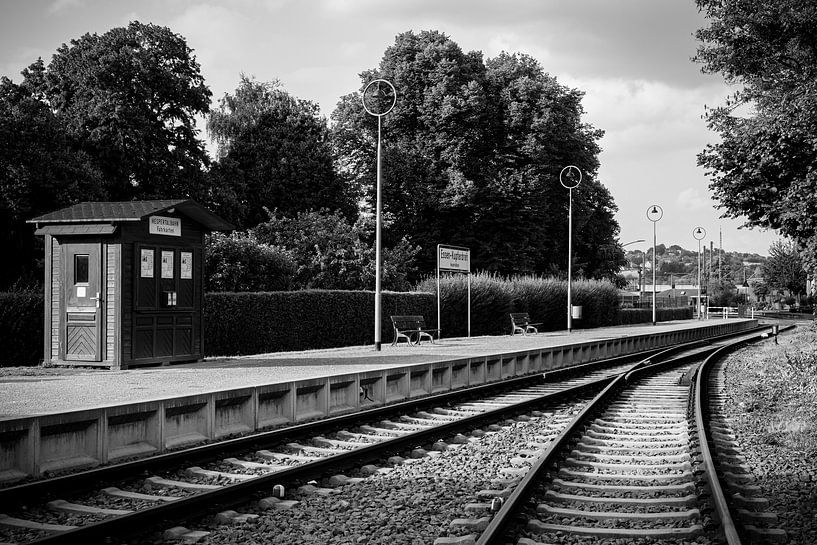 Essen-Kupferdreh station on the Hespertal railway in black and white by Tobias Kursawa