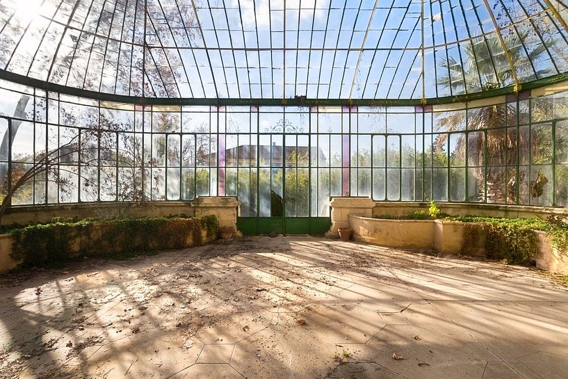 Abandoned Greenhouse. by Roman Robroek - Photos of Abandoned Buildings