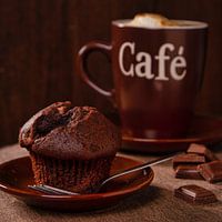 Muffin au chocolat avec café