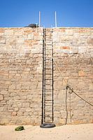 Échelle contre un mur de quai - Côte bretonne